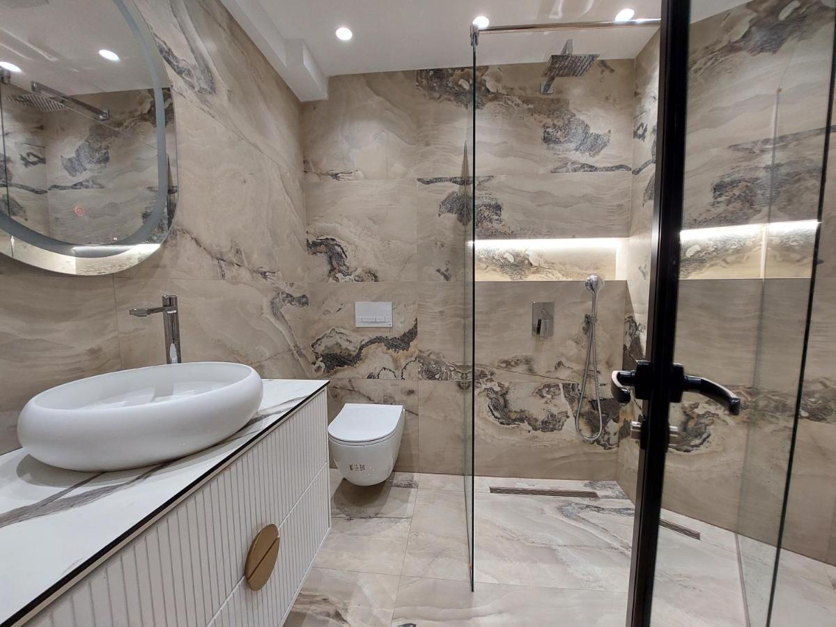 Luxury Apartments Blloku Tirana Bagian luar foto