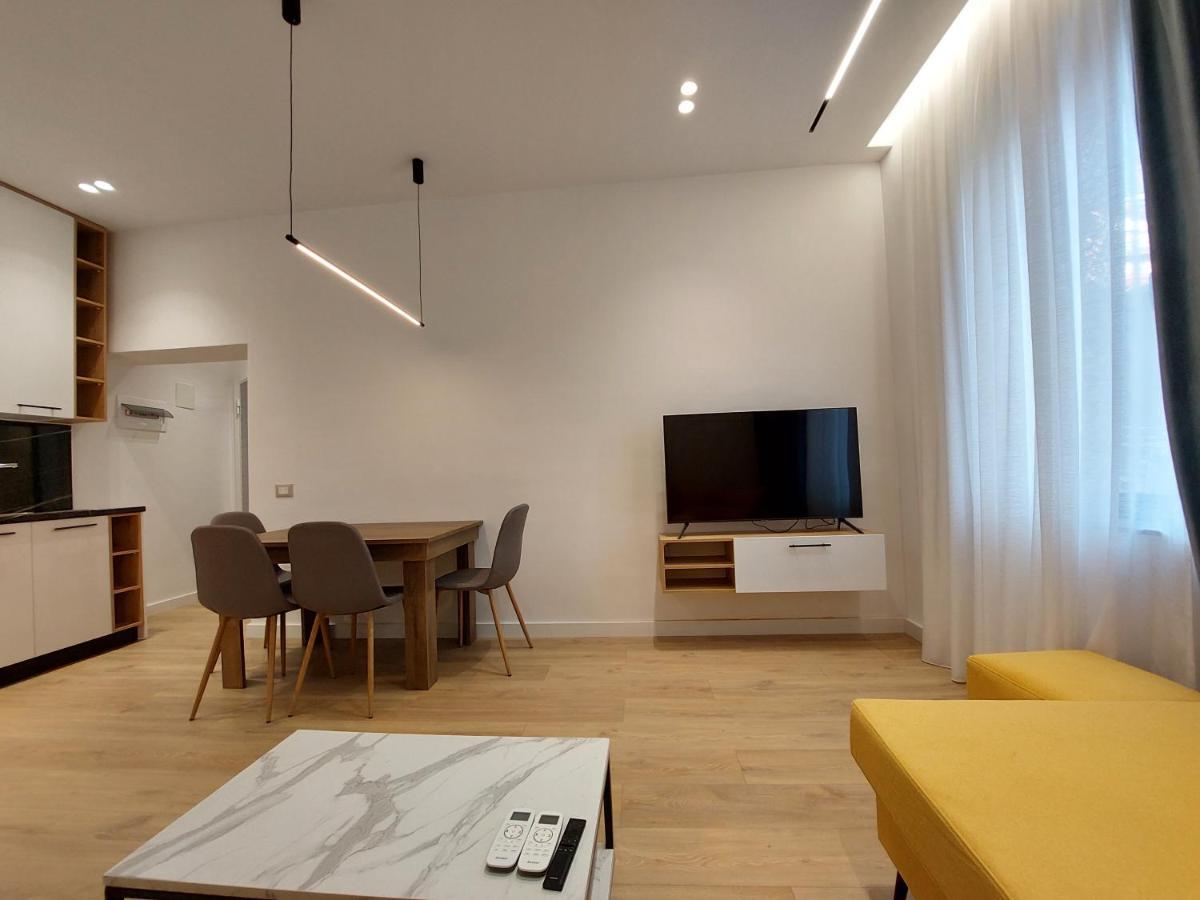 Luxury Apartments Blloku Tirana Bagian luar foto